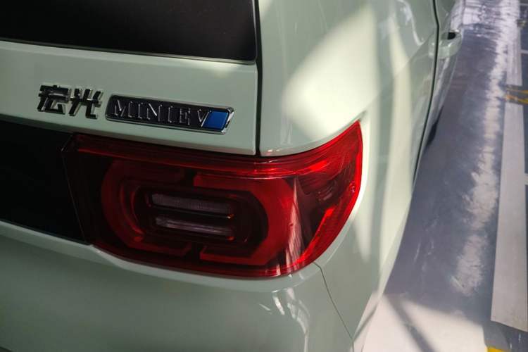 Used Wuling Hongguang MINIEV 2022 Macaron Premium Model – Lithium Iron Phosphate Right Rear Taillight