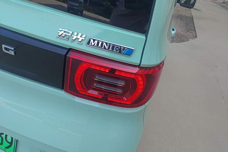 Used Wuling Hongguang MINIEV 2022 Macaron Fashion Edition Lithium-Nickel-Cobalt-Alpha-oxide Right Rear Taillight
