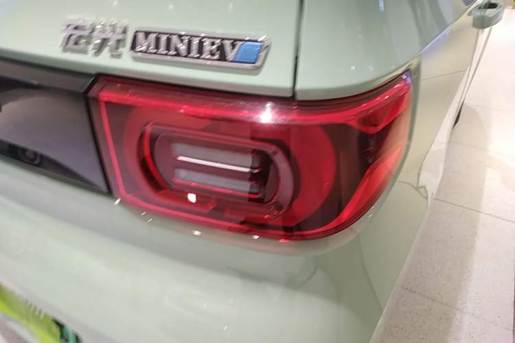 Used Wuling Hongguang MINIEV 2022 Macaron Premium Model – Lithium Iron Phosphate Right Rear Taillight