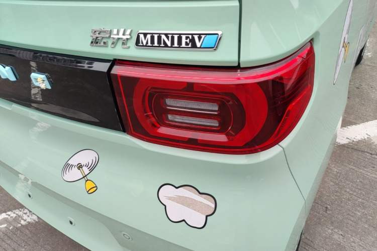 Used Wuling Hongguang MINIEV 2022 Macaron Premium Model – Lithium Iron Phosphate Right Rear Taillight