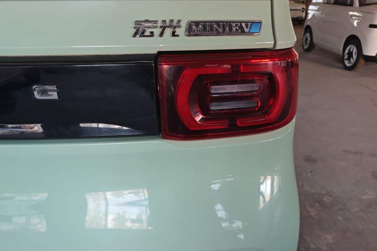 Used Wuling Hongguang MINIEV 2022 Macaron Fashion Model Lithium Iron Phosphate Right Rear Taillight
