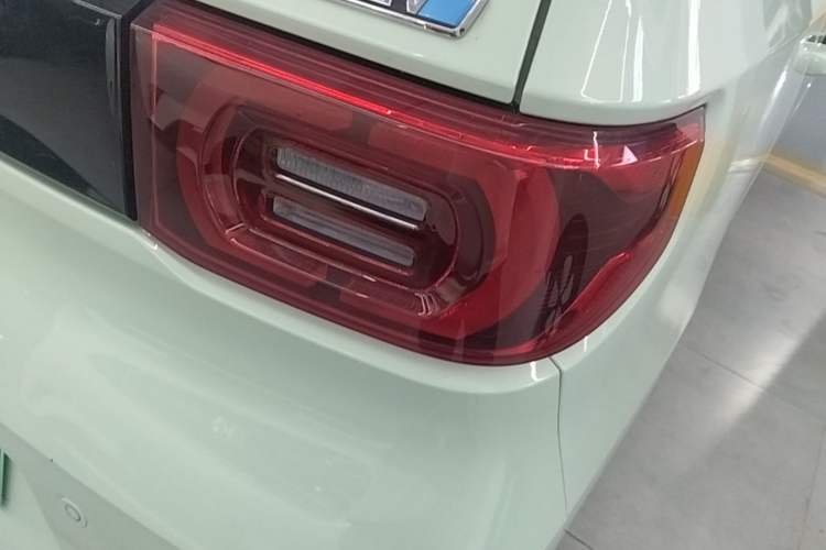 Used Wuling Hongguang MINIEV 2022 Macaron Fashion Model Lithium Iron Phosphate Right Rear Taillight