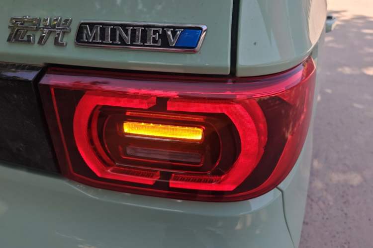 Used Wuling Hongguang MINIEV 2022 Macaron Fashion Model Lithium Iron Phosphate Right Rear Taillight