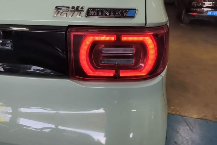 Used Wuling Hongguang MINIEV 2022 Macaron Fashion Edition Lithium-Nickel-Cobalt-Alpha-oxide Right Rear Taillight