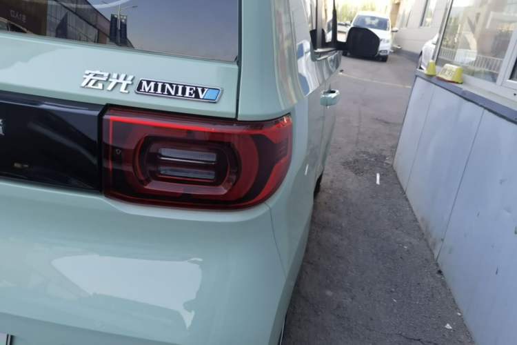 Used Wuling Hongguang MINIEV 2022 Macaron Premium Model – Lithium Iron Phosphate Right Rear Taillight