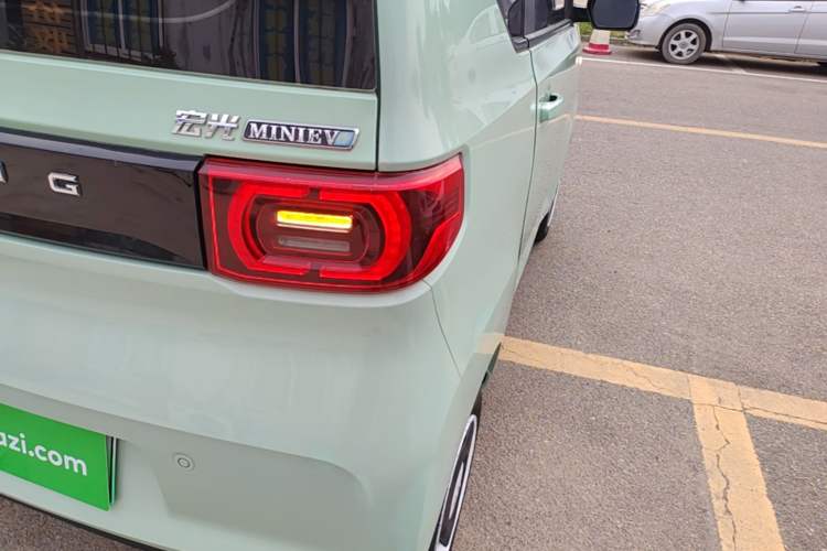 Used Wuling Hongguang MINIEV 2022 Macaron Premium Model – Lithium Iron Phosphate Right Rear Taillight