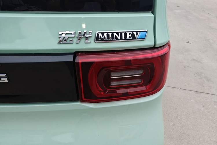 Used Wuling Hongguang MINIEV 2022 Macaron Premium Model – Lithium Iron Phosphate Right Rear Taillight