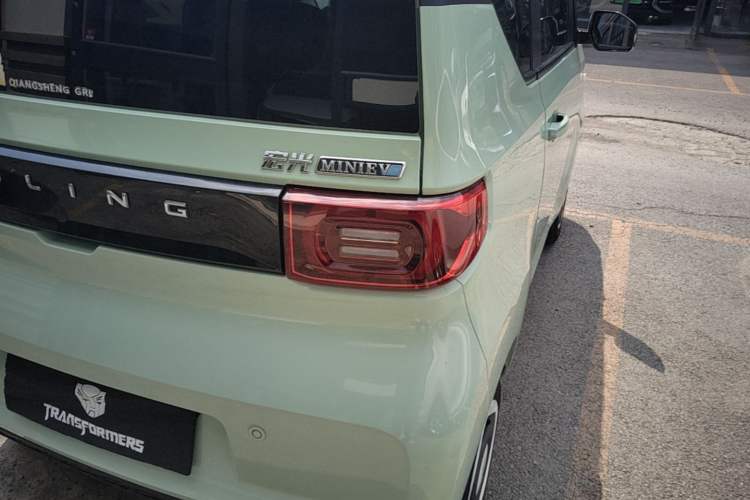 Used Wuling Hongguang MINIEV 2022 Macaron Premium Model – Lithium Iron Phosphate Right Rear Taillight