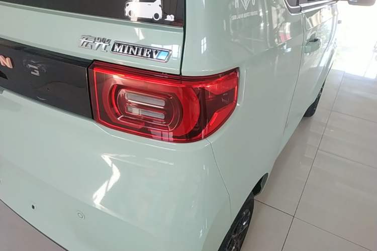 Used Wuling Hongguang MINIEV 2022 Macaron Premium Model – Lithium Iron Phosphate Right Rear Taillight