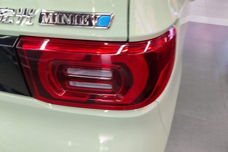 Used Wuling Hongguang MINIEV 2022 Macaron Premium Model – Lithium Iron Phosphate Right Rear Taillight
