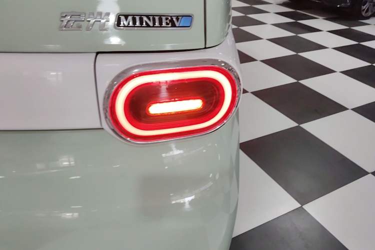 Used Wuling Hongguang MINIEV 2022 Macaron Colorful Edition Lithium Iron Phosphate Right Rear Taillight