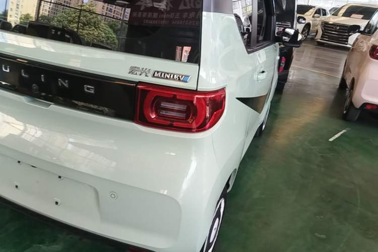 Used Wuling Hongguang MINIEV 2022 Macaron Premium Model – Lithium Iron Phosphate Right Rear Taillight