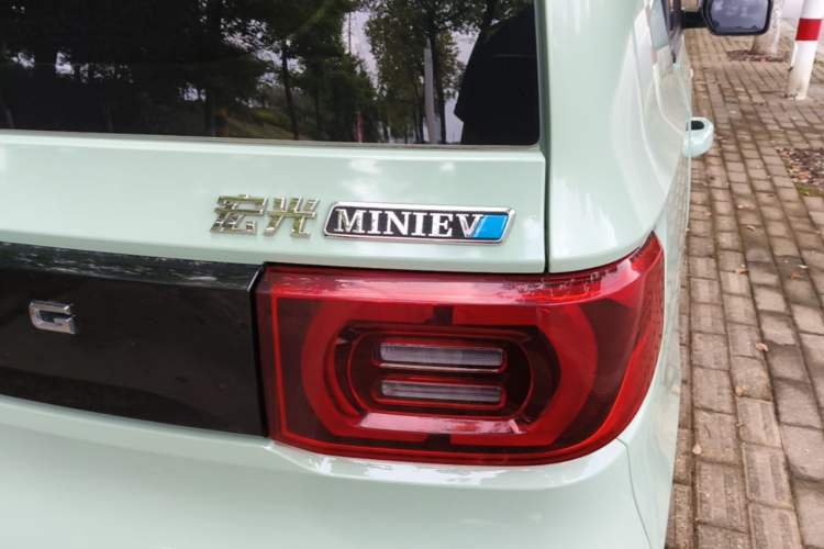 Used Wuling Hongguang MINIEV 2022 Macaron Premium Model – Lithium Iron Phosphate Right Rear Taillight