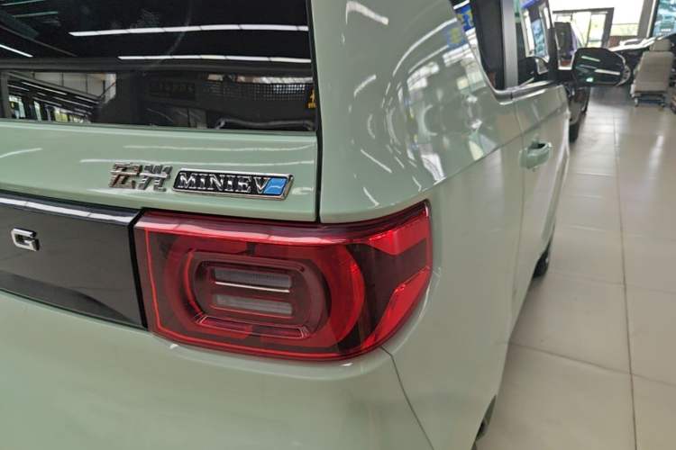 Used Wuling Hongguang MINIEV 2022 Macaron Premium Model – Lithium Iron Phosphate Right Rear Taillight