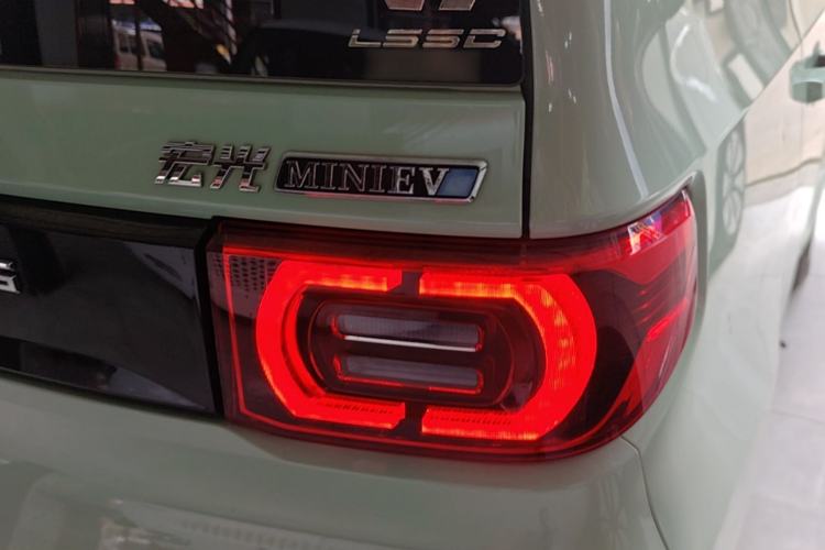 Used Wuling Hongguang MINIEV 2022 Macaron Premium Model – Lithium Iron Phosphate Right Rear Taillight