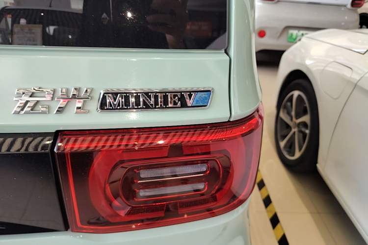 Used Wuling Hongguang MINIEV 2022 Macaron Premium Model – Lithium Iron Phosphate Right Rear Taillight