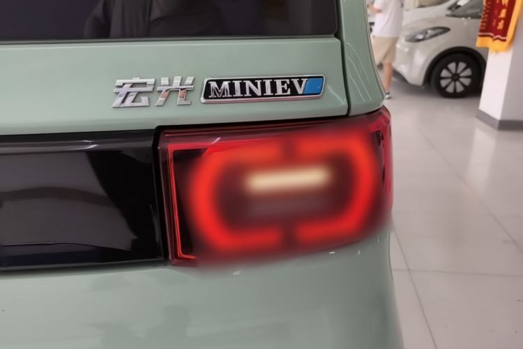 Used Wuling Hongguang MINIEV 2022 Macaron Premium Model – Lithium Iron Phosphate Right Rear Taillight