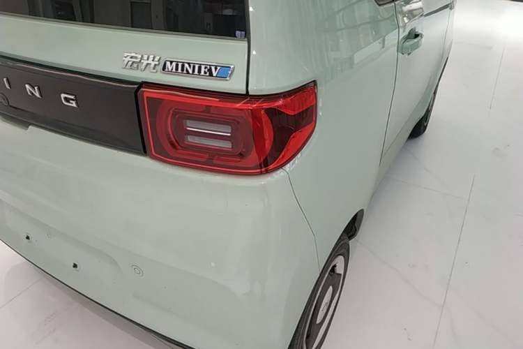 Used Wuling Hongguang MINIEV 2022 Macaron Premium Model – Lithium Iron Phosphate Right Rear Taillight