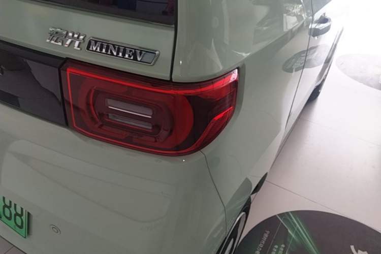 Used Wuling Hongguang MINIEV 2022 Macaron Premium Model – Lithium Iron Phosphate Right Rear Taillight