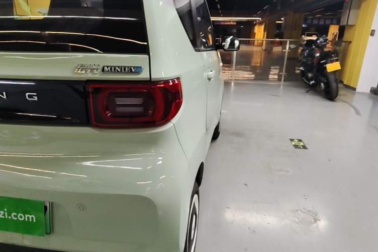 Used Wuling Hongguang MINIEV 2022 Macaron Premium Model – Lithium Iron Phosphate Right Rear Taillight