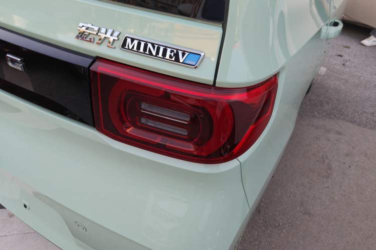 Used Wuling Hongguang MINIEV 2022 Macaron Premium Model – Lithium Iron Phosphate Right Rear Taillight