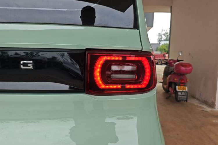 Used Wuling Hongguang MINIEV 2022 Macaron Fashion Model Lithium Iron Phosphate Right Rear Taillight