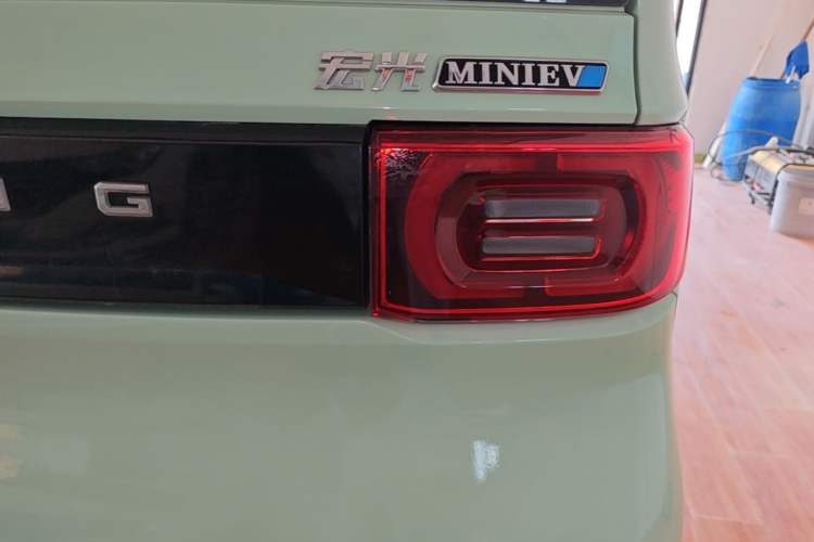 Used Wuling Hongguang MINIEV 2022 Macaron Premium Model – Lithium Iron Phosphate Right Rear Taillight