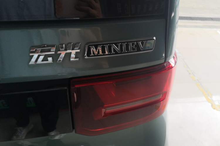Used Wuling Hongguang MINIEV 2022 GAMEBOY 200km Play Edition with Lithium Iron Phosphate Right Rear Taillight