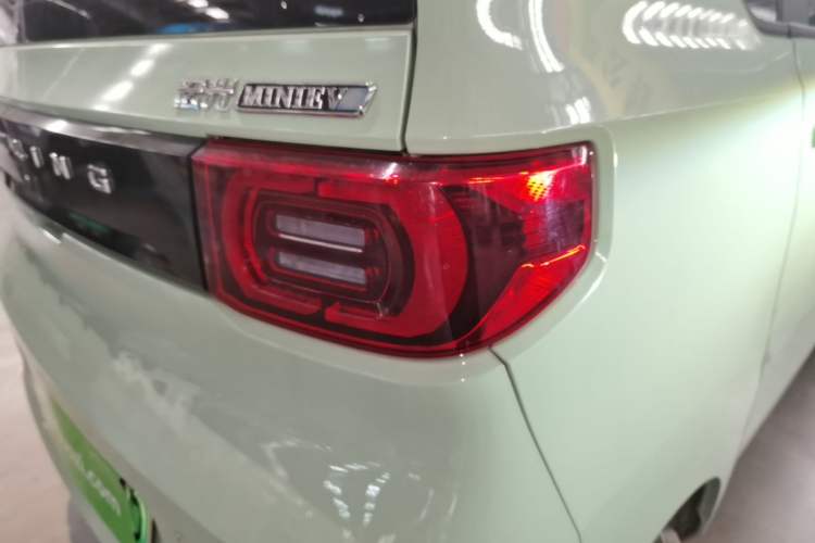 Used Wuling Hongguang MINIEV 2022 Macaron Premium Model – Lithium Iron Phosphate Right Rear Taillight
