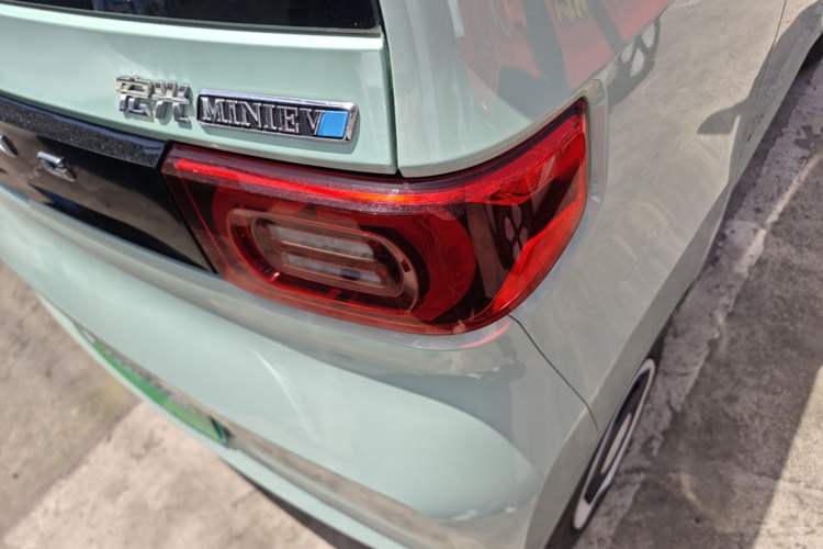 Used Wuling Hongguang MINIEV 2022 Macaron Premium Model – Lithium Iron Phosphate Right Rear Taillight