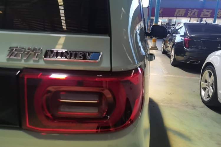 Used Wuling Hongguang MINIEV 2022 Macaron Premium Model – Lithium Iron Phosphate Right Rear Taillight