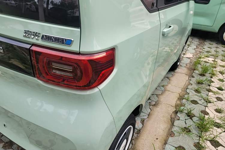 Used Wuling Hongguang MINIEV 2022 Macaron Premium Model – Lithium Iron Phosphate Right Rear Taillight