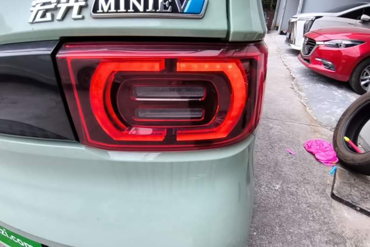 Used Wuling Hongguang MINIEV 2022 Macaron Premium Model – Lithium Ternary Battery Right Rear Taillight