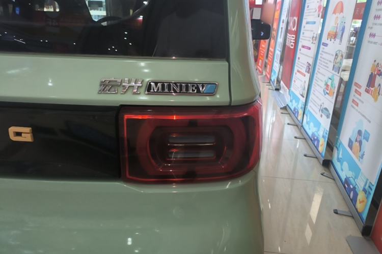 Used Wuling Hongguang MINIEV 2022 Macaron Premium Model – Lithium Iron Phosphate Right Rear Taillight