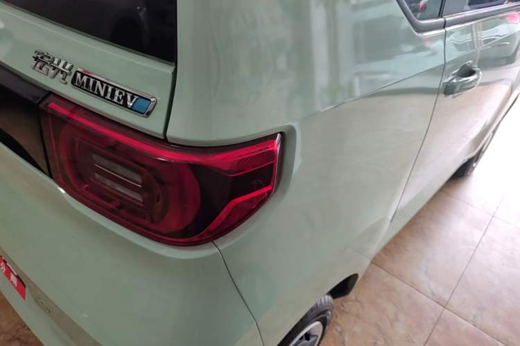 Used Wuling Hongguang MINIEV 2022 Macaron Premium Model – Lithium Iron Phosphate Right Rear Taillight