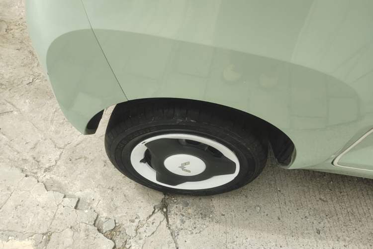 Used Wuling Hongguang MINIEV 2022 Macaron Premium Model – Lithium Iron Phosphate Right Rear Wheel Hub