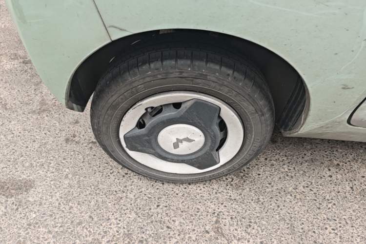 Used Wuling Hongguang MINIEV 2022 Macaron Premium Model – Lithium Ternary Battery Right Rear Wheel Hub