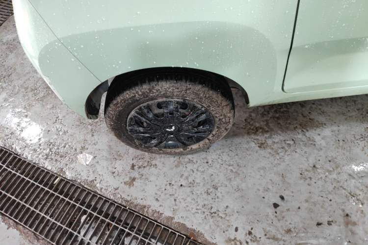 Used Wuling Hongguang MINIEV 2022 Macaron Premium Model – Lithium Iron Phosphate Right Rear Wheel Hub