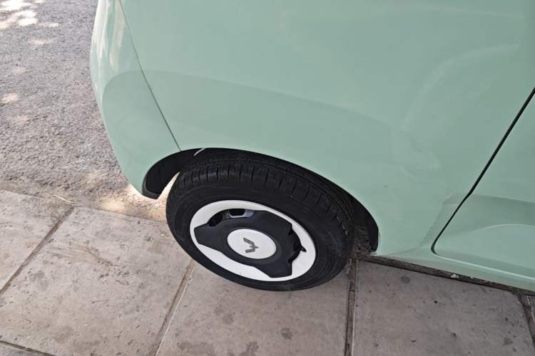 Used Wuling Hongguang MINIEV 2022 Macaron Premium Model – Lithium Iron Phosphate Right Rear Wheel Hub