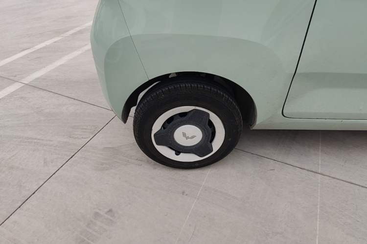 Used Wuling Hongguang MINIEV 2022 Macaron Premium Model – Lithium Iron Phosphate Right Rear Wheel Hub