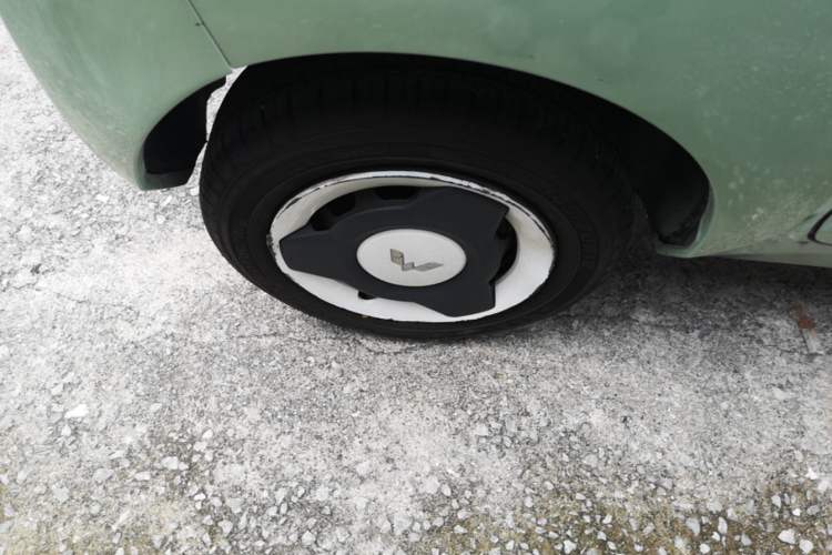 Used Wuling Hongguang MINIEV 2022 Macaron Premium Model – Lithium Iron Phosphate Right Rear Wheel Hub