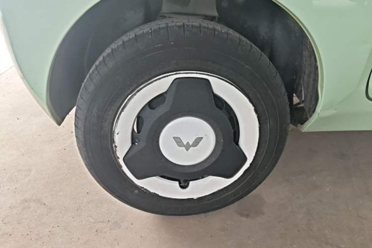 Used Wuling Hongguang MINIEV 2022 Macaron Premium Model – Lithium Iron Phosphate Right Rear Wheel Hub