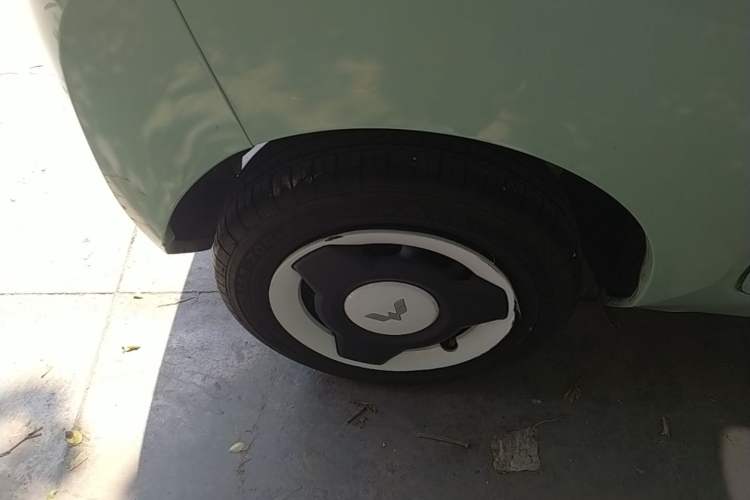 Used Wuling Hongguang MINIEV 2022 Macaron Premium Model – Lithium Iron Phosphate Right Rear Wheel Hub