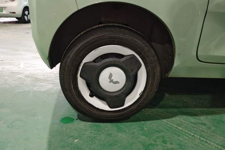 Used Wuling Hongguang MINIEV 2022 Macaron Premium Model – Lithium Iron Phosphate Right Rear Wheel Hub