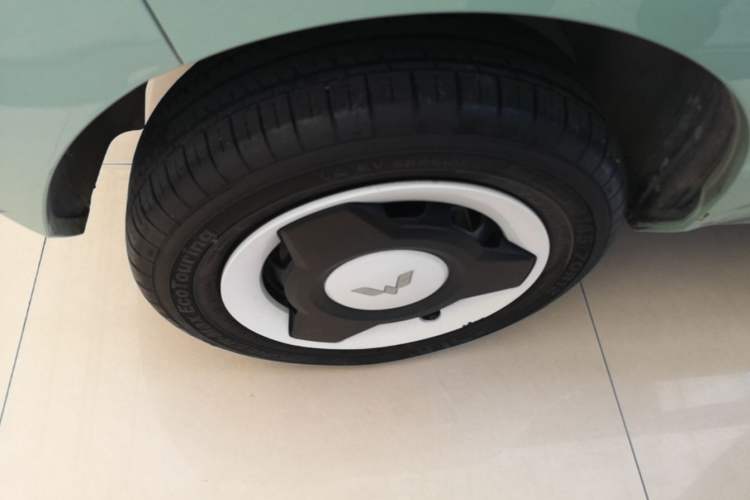 Used Wuling Hongguang MINIEV 2022 Macaron Premium Model – Lithium Ternary Battery Right Rear Wheel Hub