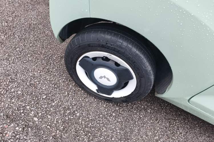 Used Wuling Hongguang MINIEV 2022 Macaron Premium Model – Lithium Ternary Battery Right Rear Wheel Hub
