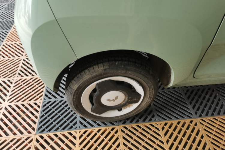 Used Wuling Hongguang MINIEV 2022 Macaron Premium Model – Lithium Iron Phosphate Right Rear Wheel Hub