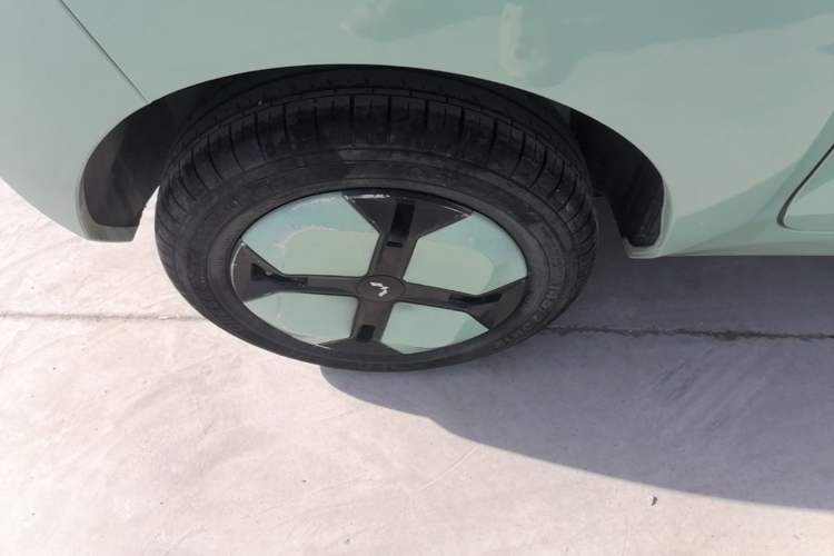 Used Wuling Hongguang MINIEV 2022 Macaron Premium Model – Lithium Iron Phosphate Right Rear Wheel Hub