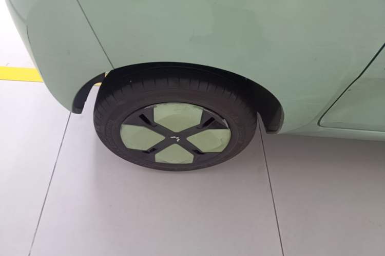 Used Wuling Hongguang MINIEV 2022 Macaron Fashion Model Lithium Iron Phosphate Right Rear Wheel Hub