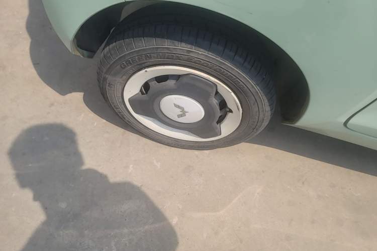 Used Wuling Hongguang MINIEV 2022 Macaron Premium Model – Lithium Iron Phosphate Right Rear Wheel Hub